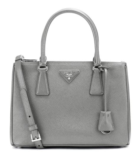 prada schultertasche galleria small aus saffiano-leder